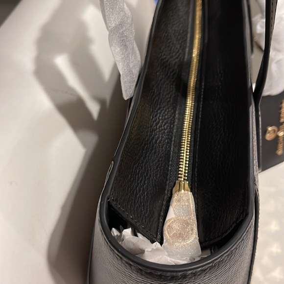 MICHAEL Michael Kors Sinclair NWT Tote Bag with front Gold Studs and top zipper - Picture 5 of 16